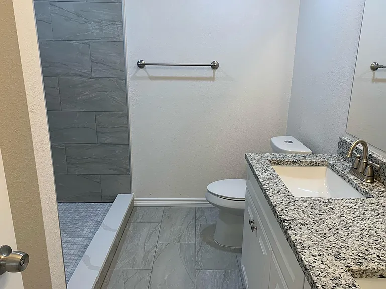 820 W Crawford St — Photo 13