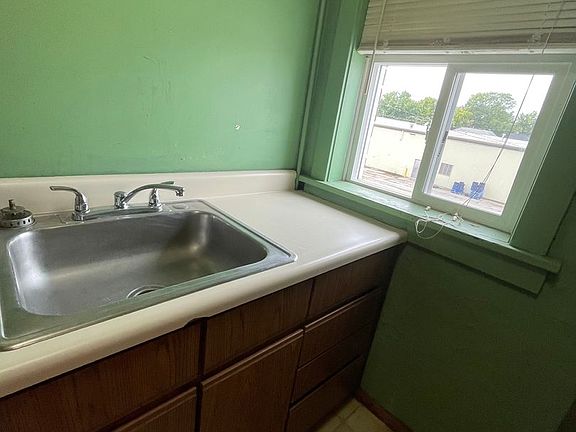 5th image of 1023 S Commercial St #3