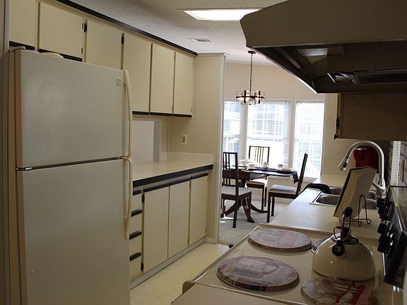 3rd image of 5672 Scarborough Ln