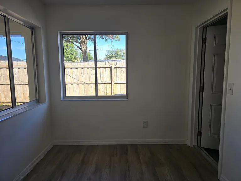 1868 E Cooper Dr — Photo 7
