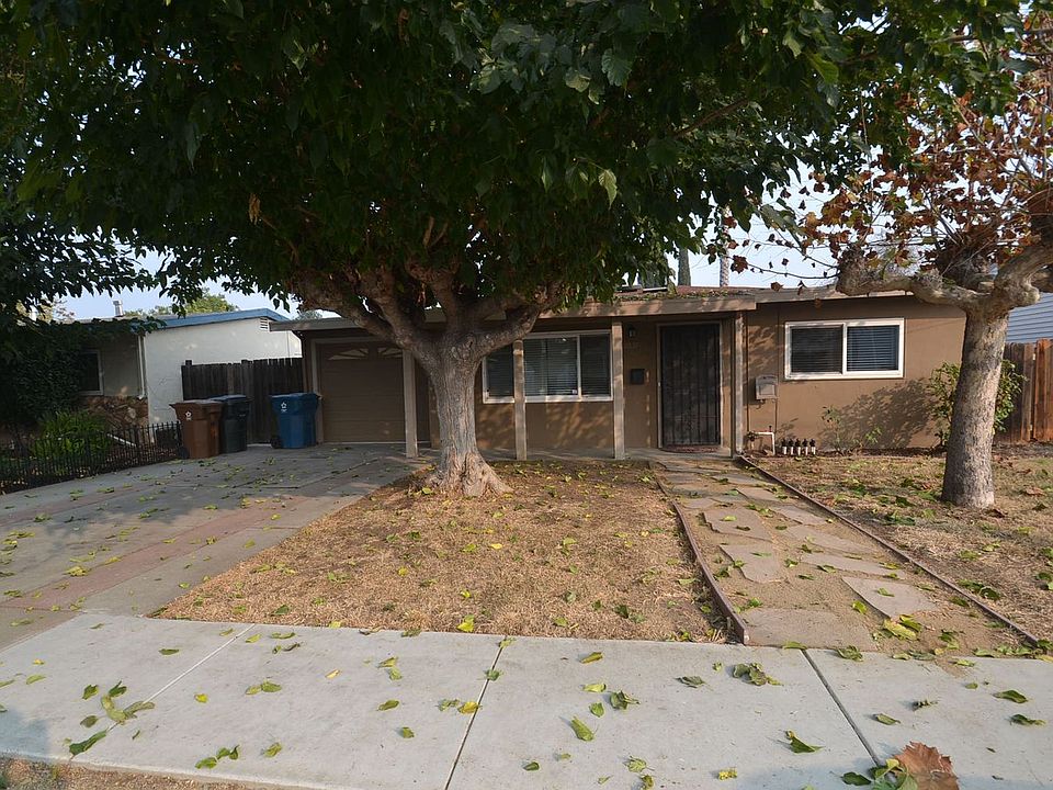 1st image of 2837 Plumleigh Ave