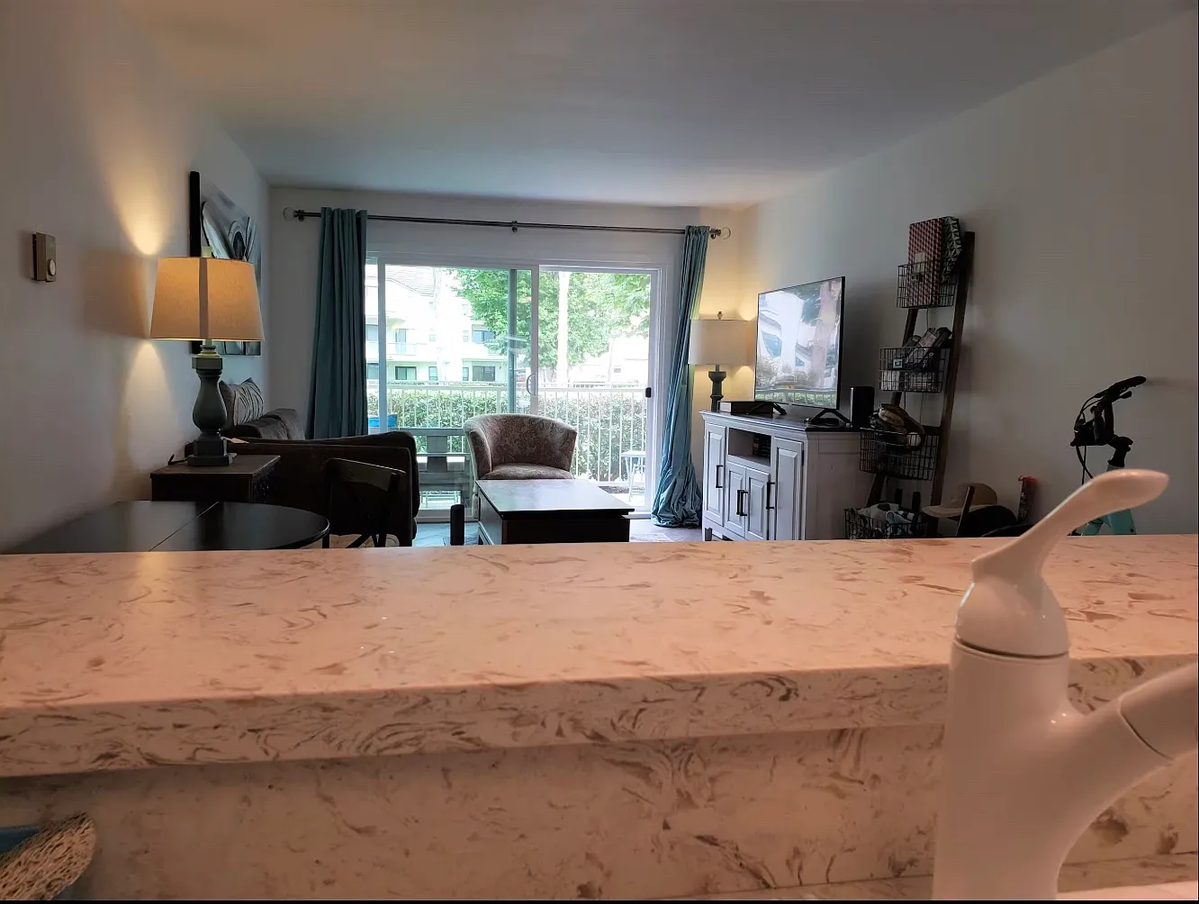 371 E Surfside Dr — Photo 2
