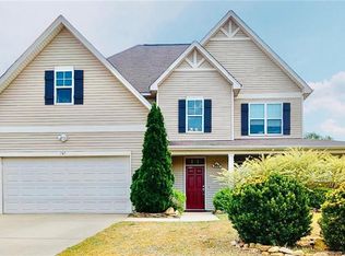 141 Heathrow Dr, Spring Lake, NC 28390