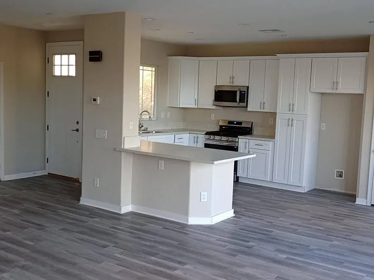 6263 Long Cove Dr — Photo 2