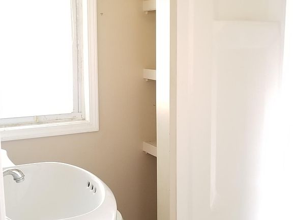 4th image of 4118 Chambers St