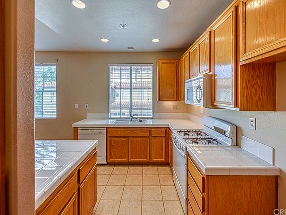 3rd image of 28246 Canterbury Ct
