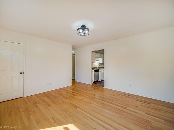 4th image of 1024 Ralston St