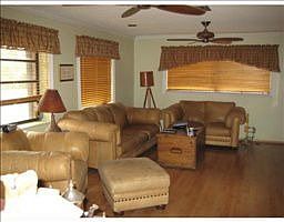 4th image of 3850 Lowson Blvd