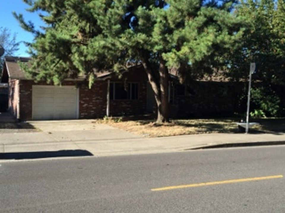 1st image of 2483 10th St