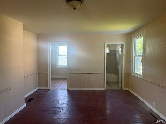 3rd image of 919 Danforth St