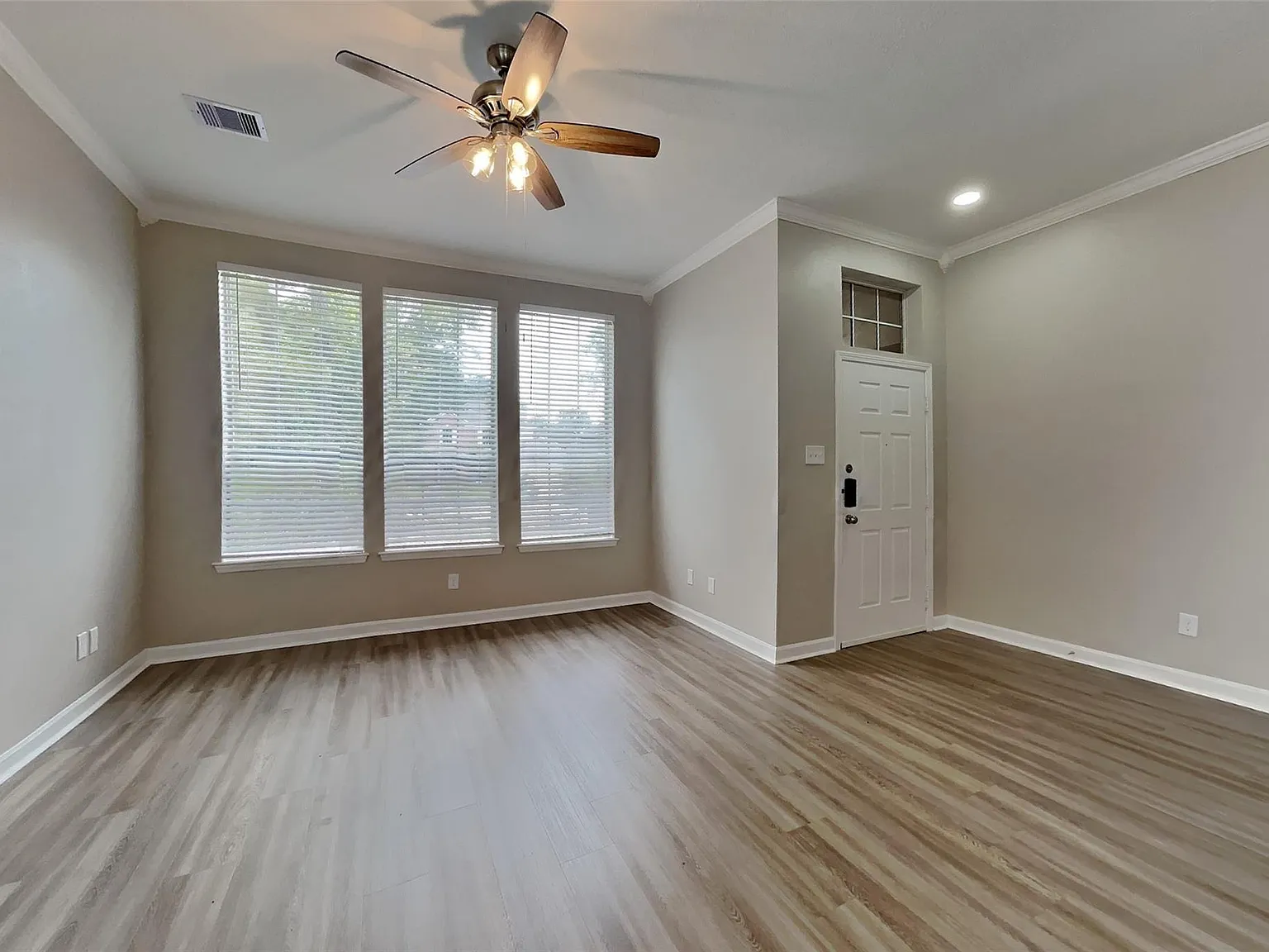 3 bed, 2.5 bath, 2068 sqft, $2,325 — Photo 2