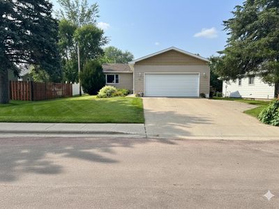 810 12th Ave NE, Aberdeen, SD, 57401