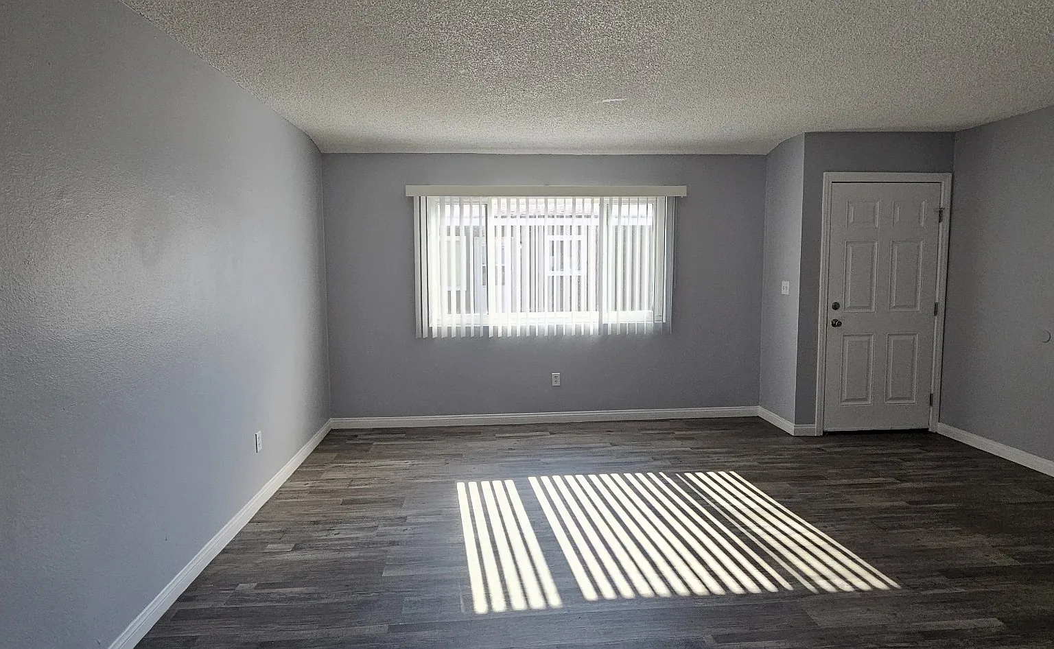 4724 Walnut Ave — Photo 2