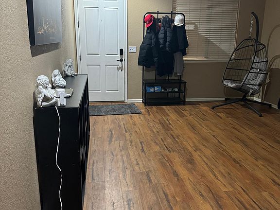 Entry way/ Living room