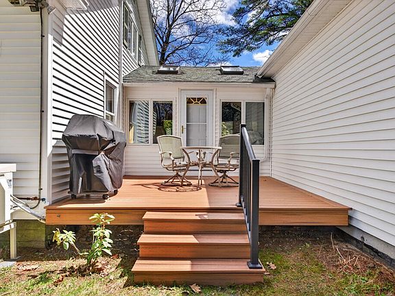 4th image of 324 Maine Street
