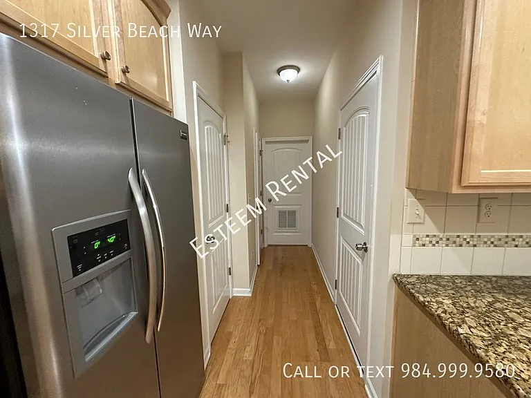 1317 Silver Beach Way — Photo 10