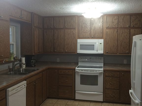 Kitchen w/ all new cabinets