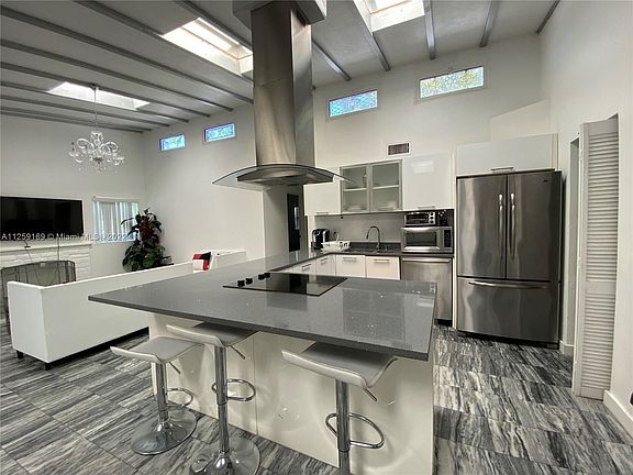 5th image of 910 NE 81st St #0