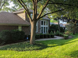 7020 Cedarbank Dr, West Bloomfield, MI