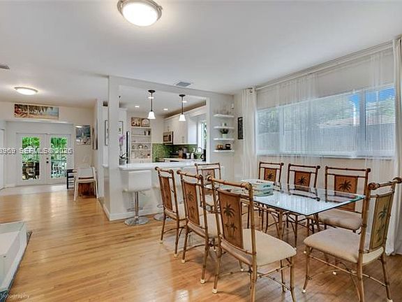 3rd image of 113 SW 2nd St #113