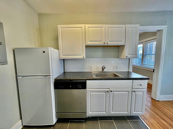 5th image of 3715 Summit St #104