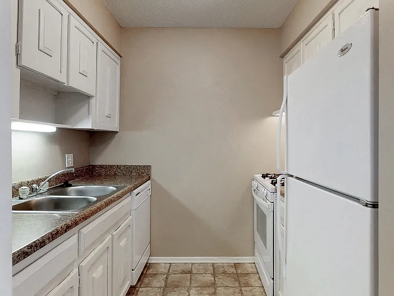 Westwood Apartments — Photo 45