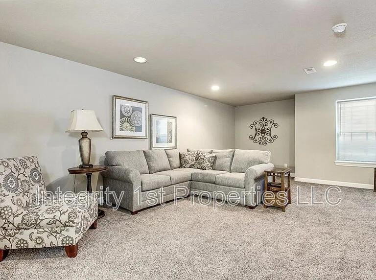 10501 Clubhouse Dr — Photo 8