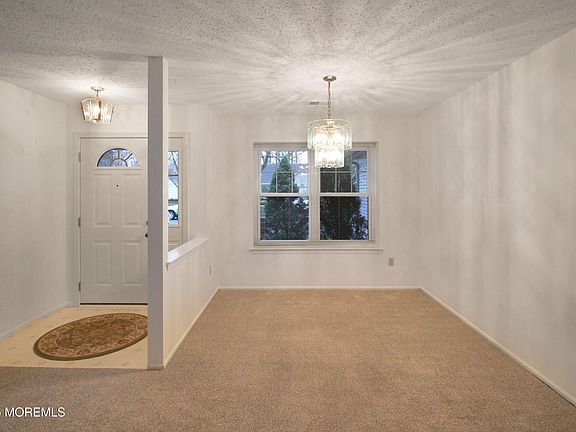3rd image of 568 Petunia Lane N