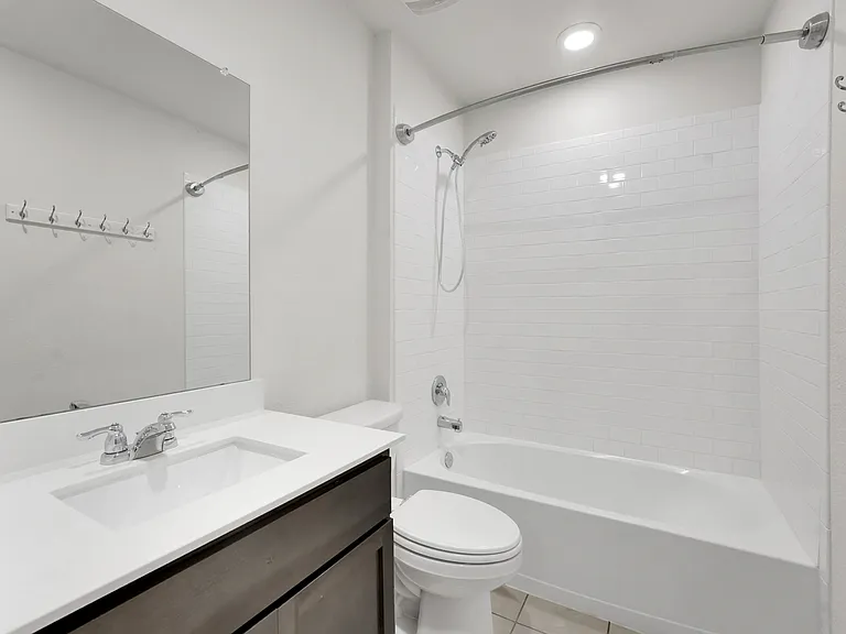 2118 Brisbon St — Photo 26