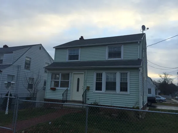 461 Newhall St, Hamden, CT 06517