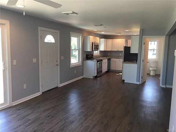 3rd image of 28416 Delaware Ave