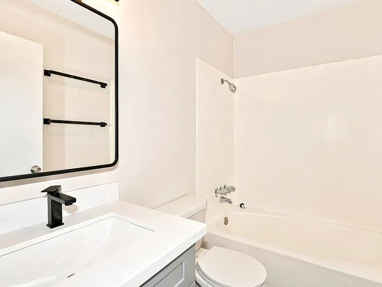 1002 N J St #7 — Photo 12
