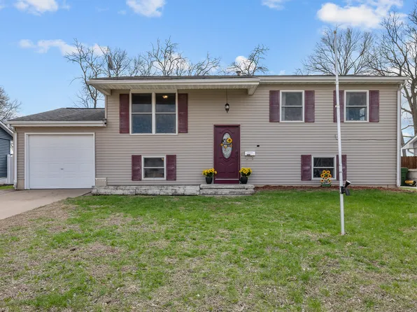 1412 16th Ave, Camanche, IA 52730