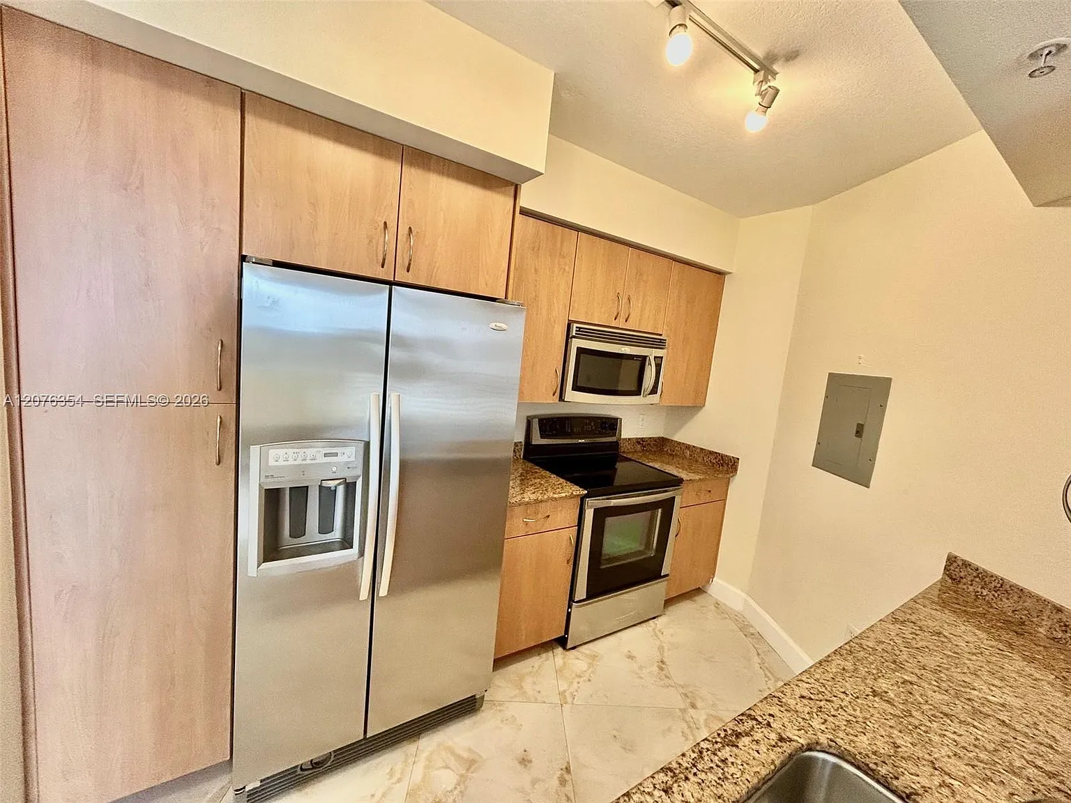 Radius Condo — Photo 4