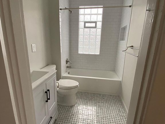 2nd image of 3111 Linwood Ave Floor 2