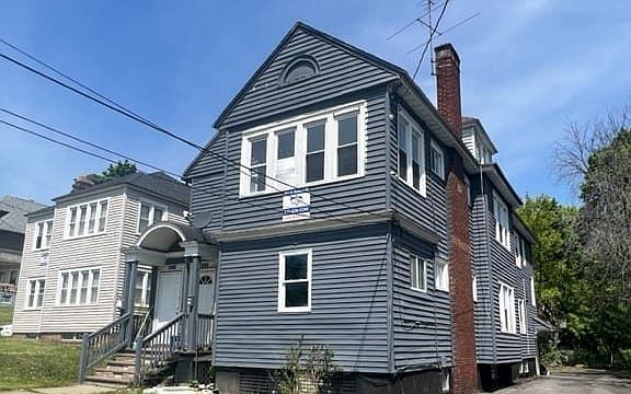 2nd image of 2413 E Genesee St