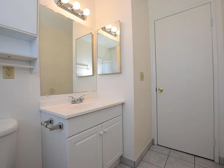 2670 Victoria Ave — Photo 13