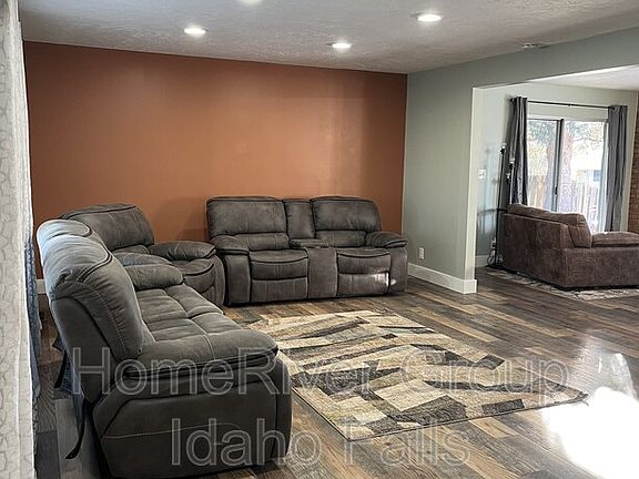 5th image of 2020 Saint Clair Rd