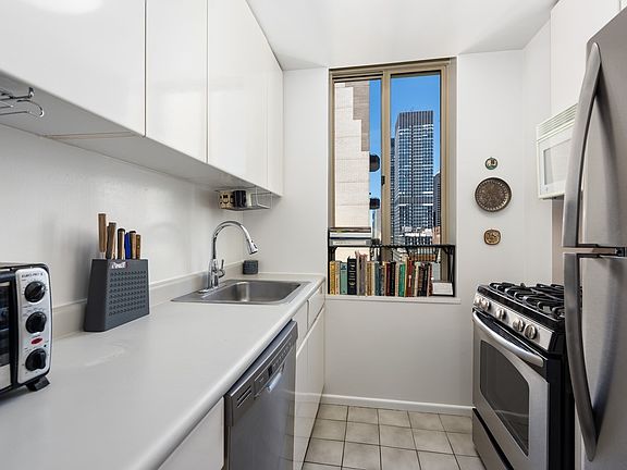 3rd image of 236 E 47th St APT 28E