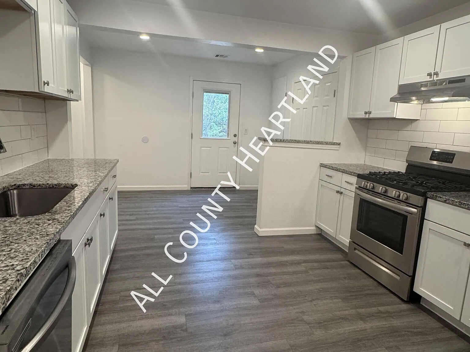 Move-In Special $525 Off First Month's Rent! — Photo 4