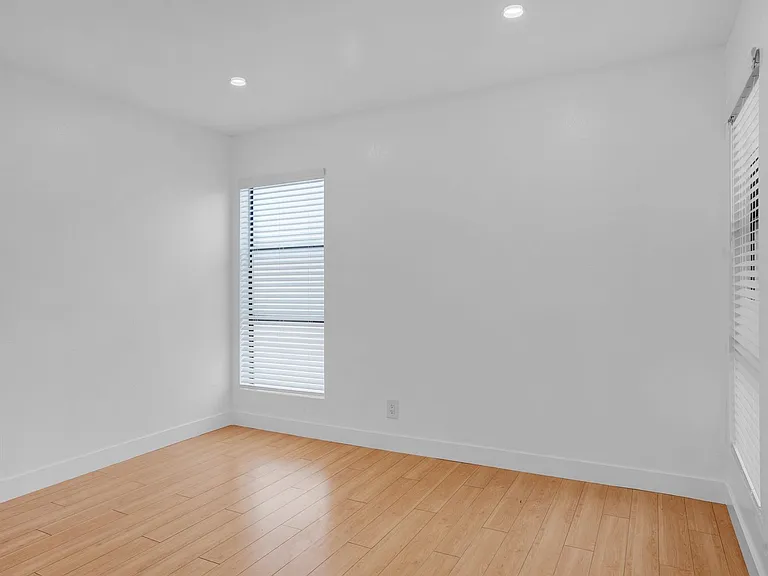 453 Ivy St — Photo 15