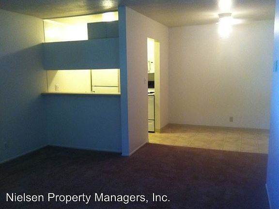 3rd image of 1823 H St APT F