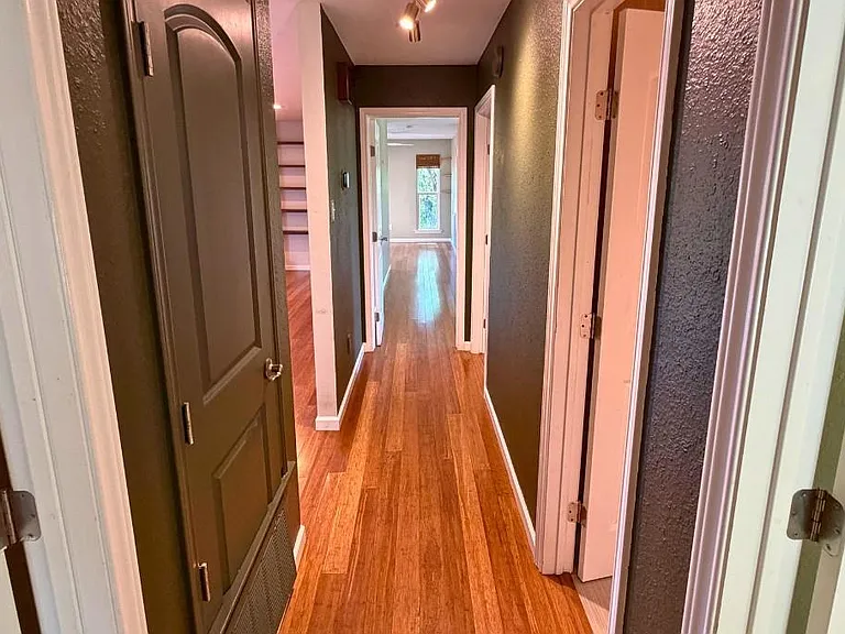11207 Terrace Bluff Dr — Photo 19