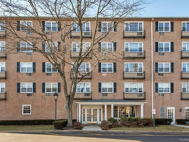 1 Consulate Dr #2C — Photo 1