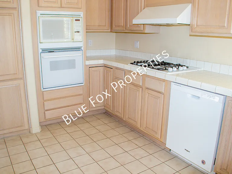 4131 E Hawks Wing Dr — Photo 3