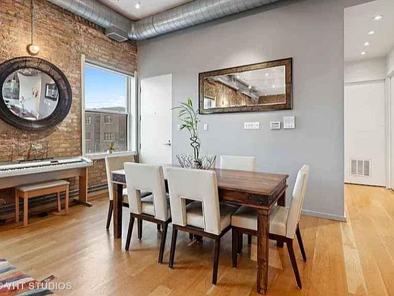 5th image of 648 N Damen Ave #2