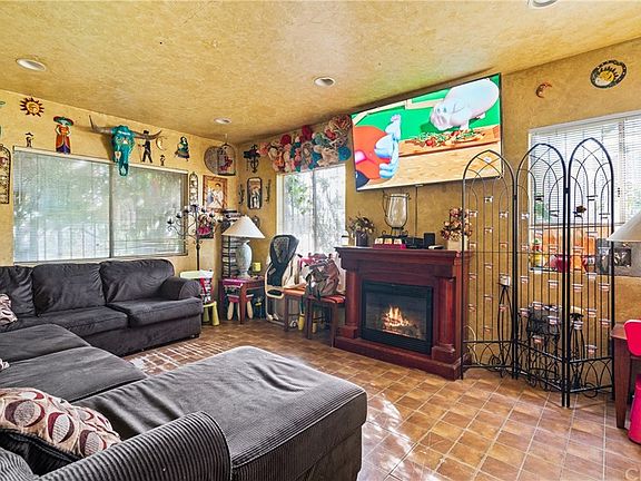 3rd image of 8129 Hellman Ave