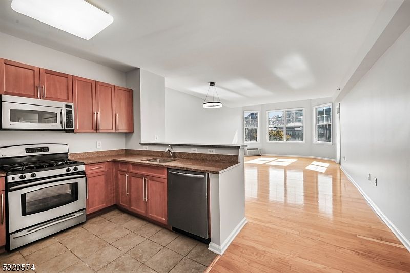 4 Constellation Pl #407, Jersey City, NJ 07305 | Zillow