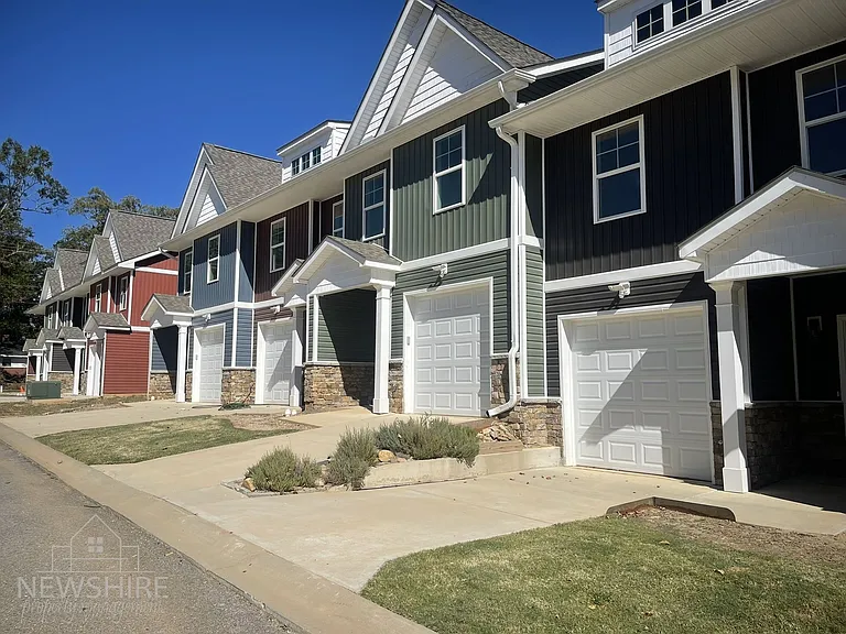 Townes at Converse Luxury Townhomes — Photo 53