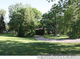 1386 Lone Oak Rd, Eagan, MN 55121